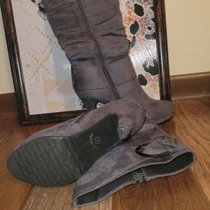 Grey boot size 7